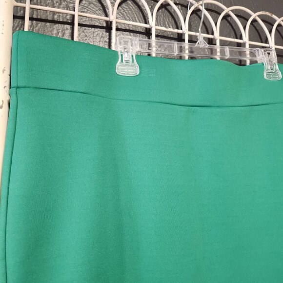 Size 20 Eloquii Emerald Green Skirt with mini zipper - Picture 2 of 6